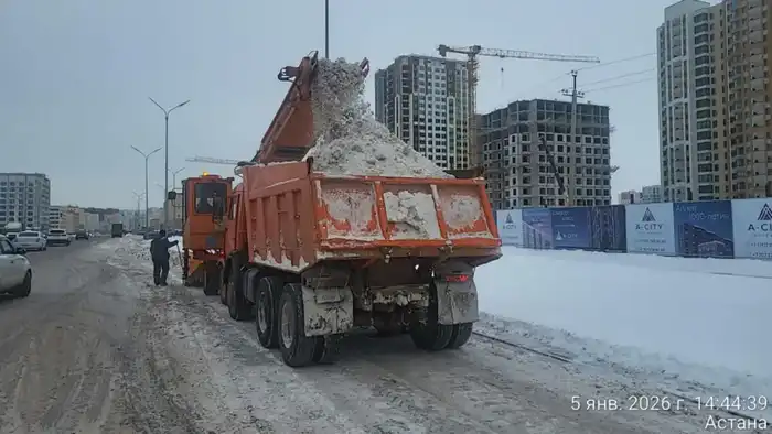 Обильные снегопады в Астане: коммунальные службы на пределе возможностей из-за массовой очистки города Актобе
