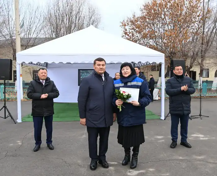 Аким области Нурлыбек Налибаев встретился с сотрудниками «Қызылорда автобус паркі» и «Қызылорда су жүйесі» для поздравления с Новым годом Актобе