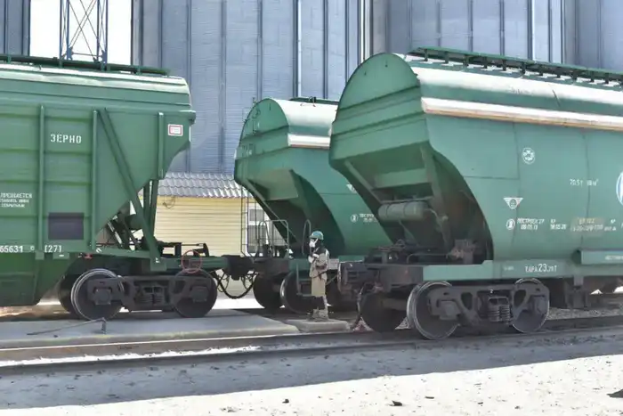 Рост перевозок зерна по сети КТЖ: экспортные маршруты к новым вершинам в 2025 году Актобе