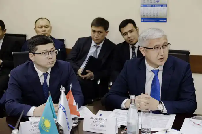 Международное сотрудничество в производстве пассажирских вагонов: депутаты Сената и министерства Казахстана ознакомились с новыми технологиями в Астане Актобе