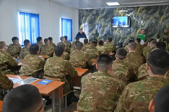 Замминистра в гостях у солдат: обед и дисциплина! Актобе