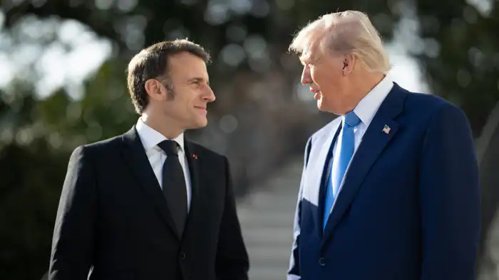 Трамп делится перепиской с Макроном: как открытость в политике влияет на общественное восприятие лидеров Актобе