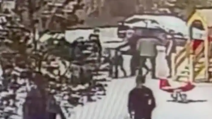 Международный резонанс: Мужчина вмешивается в детскую драку в Астане, видео становится вирусным Актобе