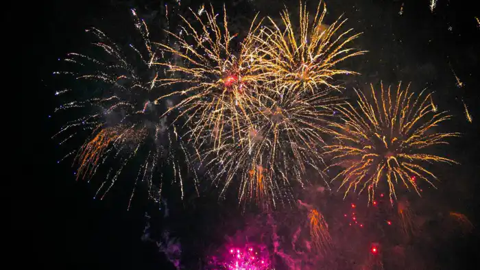 Поздравление Президента и салюты: как казахстанцы встречали 2026-й в городах страны Актобе