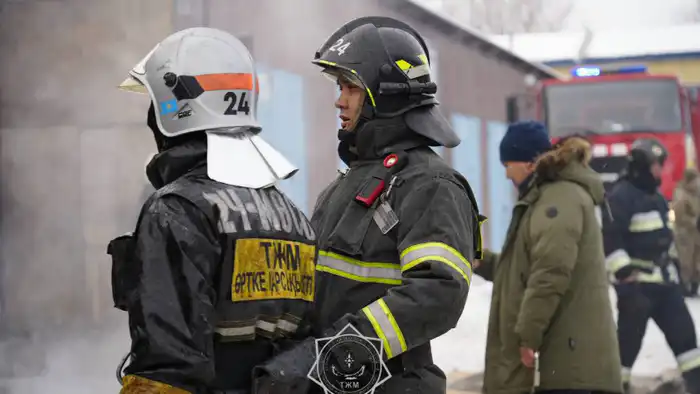 Сильный пожар в Астане: спасатели работают по повышенному рангу на станции техобслуживания Актобе