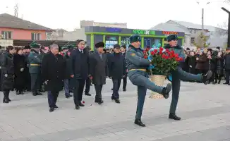 В Таразе прошла церемония в честь 114-й годовщины Динмухамеда Кунаева