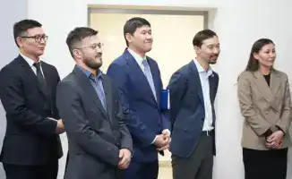 Дархан Жазықбай обсудил с участниками «Школы аналитики» цифровизацию и профессионализацию госслужбы