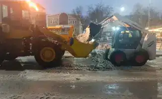 Зимние меры коммунальных служб: использование 3 500 тонн техсоли и масштабные работы по устранению последствий гололеда в Астане