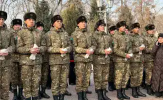 Цветы памяти: Алматы чтит Динмухамеда Кунаева в день его 114-летия