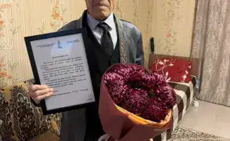 Военнослужащие отмечают 100-летие ветерана войны, подчеркивая важность памяти о прошлом для будущих поколений