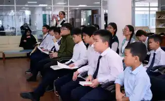 Участники круглого стола в Алматы обсуждают глубокие аспекты национальных ценностей через призму романа 'Әке'