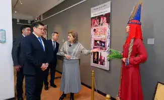 Аким области Берик Уали посетил выставку археологических артефактов кочевой цивилизации в Семее