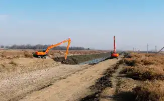 В Жетысайском районе началась первая за 40 лет очистка магистральных каналов