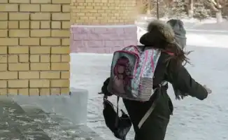 Астана: Уроки в снегу — дистанционка для школьников!