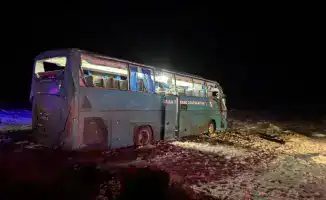Ночной переворот автобуса на трассе: четыре погибших, трое пострадавших