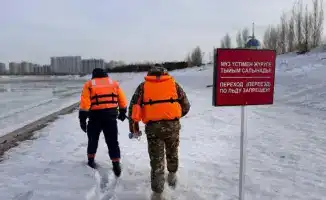 Температурные изменения приводят к приостановке работы катка и ледяных горок в Астане