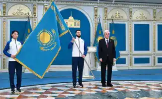 Казахстан на Олимпиаде: флаг в руках чемпионов!