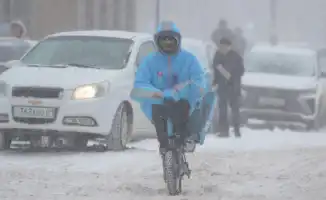 Астана под снежным покровом: сильный снегопад продолжается