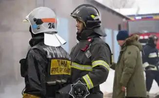 Сильный пожар в Астане: спасатели работают по повышенному рангу на станции техобслуживания