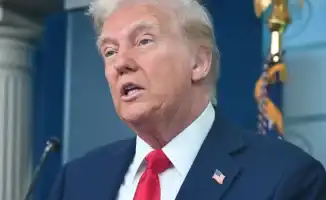 Президент США Дональд Трамп прокомментировал ситуацию с захватом власти в Венесуэле, заявив о необходимости решения вопроса о будущем страны и о том, кто будет управлять Венесуэлой после Николаса Мадуро.