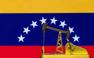 Временные власти Венесуэлы передадут США нефть на сумму до 2 миллиардов долларов, как заявил американский президент Дональд Трамп.