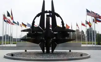Франция готовит резолюцию о выходе из НАТО из-за несогласия с политикой США