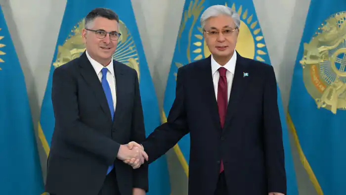 Президент Казахстана Касым-Жомарт Токаев принял министра иностранных дел Израиля, что подчеркивает укрепление двусторонних отношений между странами. В ходе встречи обсуждались вопросы сотрудничества и взаимодействия в различных сферах. Актобе