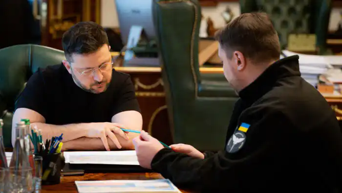 Зеленский предлагает Буданову стать капитаном на мостике президентского корабля Актобе