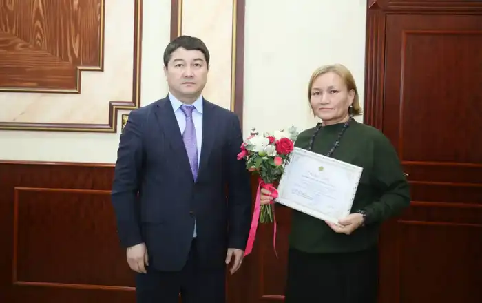 Аким Мангистауской области обсудил конституционные реформы РК с представителями культуры и СМИ (4)