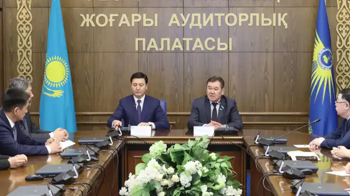 Обсуждение ключевых положений проекта новой Конституции в Высшей аудиторской палате Казахстана Актобе
