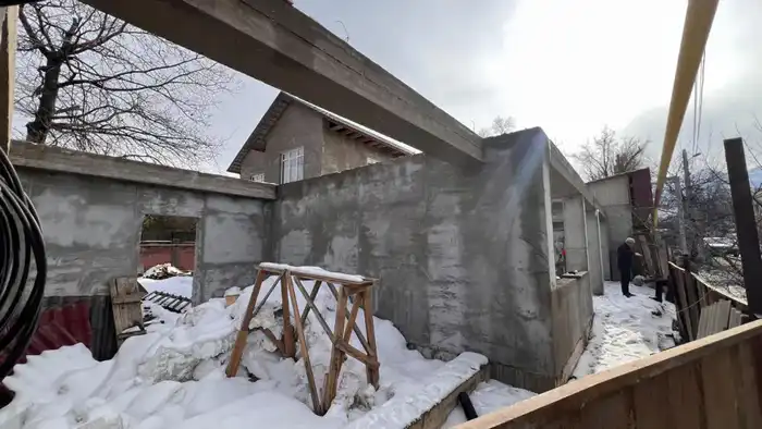 Снос незаконной постройки в Алматы на ул Утегенова Актобе