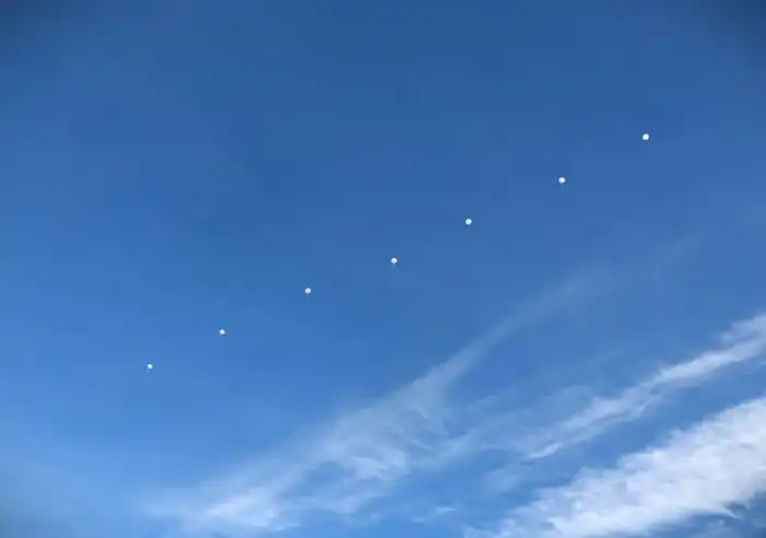 Парашютные прыжки солдат срочной службы Десантно-штурмовых войск Казахстана Актобе