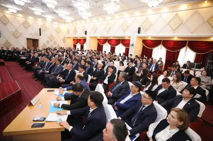 На сессии маслихата обсудили планы развития региона (4)