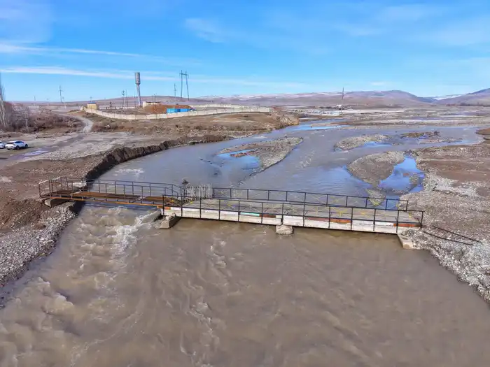 Нуралхан Кушеров проверил меры по предотвращению паводков в селе Абай Актобе