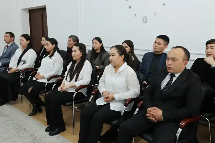 Молодежь как движущая сила: встреча акима области в Меркенском районе о Конституционных реформах Актобе