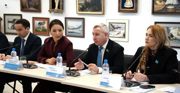 Экспертная встреча в Казахстане: молодежь обсуждает ключевые положения новой Конституции Актобе