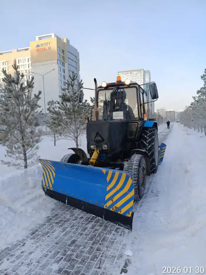 Уборка снега в Астане 1134 единицы спецтехники 3135 дорожных рабочих Актобе