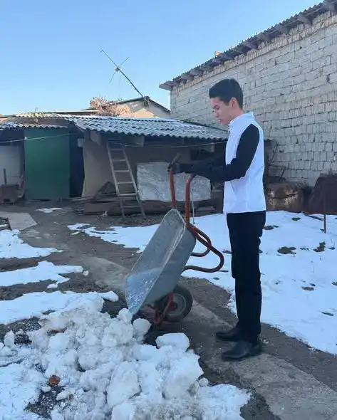 В Туркестане помогают одиноким пожилым людям Актобе