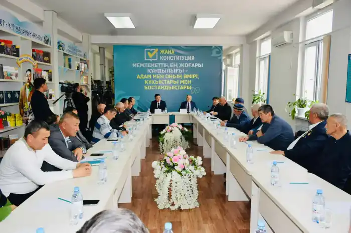Круглый стол о новой Конституции в Сарыагаше обсуждение верховенства права и местного самоуправления Актобе