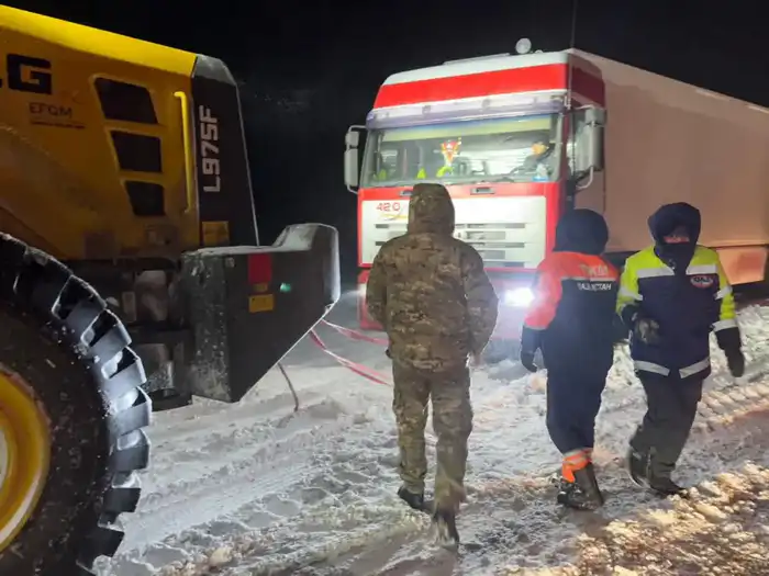 Спасение 126 человек из снежных заносов в Казахстане: работа спасателей в условиях экстремальной погоды Актобе