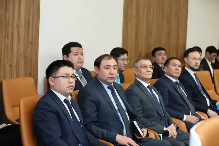 В акимате области обсудили ход развития сфер транспорта, торговли и туризма в регионе (6)