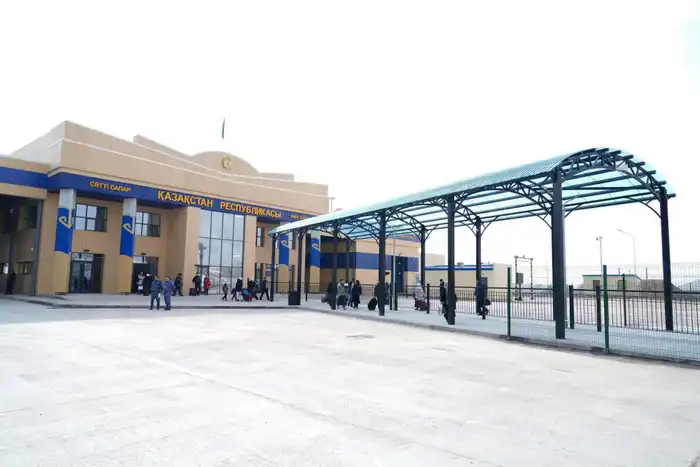 В ТУРКЕСТАНСКОЙ ОБЛАСТИ УВЕЛИЧИВАЮТ ПРОПУСКНУЮ СПОСОБНОСТЬ ТАМОЖЕННЫХ ПОСТОВ, УЛУЧШАЮТ ИНФРАСТРУКТУРУ (4)