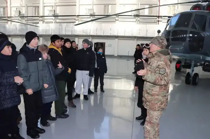 Будущие защитники Отечества ознакомились с деятельностью авиационной базы Национальной гвардии (6)