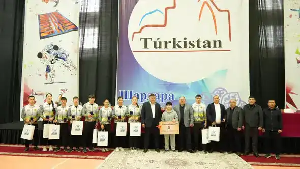 ТУРКЕСТАН: В ШАРДАРЕ ЧЕМПИОНУ МИРА ПО АРМРЕСТЛИНГУ ВРУЧИЛИ КЛЮЧИ ОТ ЖИЛЬЯ (2)