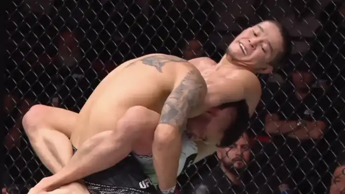 Казахстанский боец UFC Асу Алмабаев снялся с главного боя вечера в наилегчайшем дивизионе. Причиной отказа стало решение тренера Эдуарда Базрова, который сообщил о сложившейся ситуации. Подробности о причинах снятия с боя пока не раскрыты. Актобе