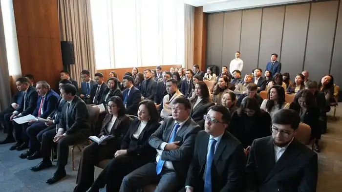 Консультационная встреча со слушателями 5-го потока Школы аналитики при Сенате Парламента Республики Казахстан (8)