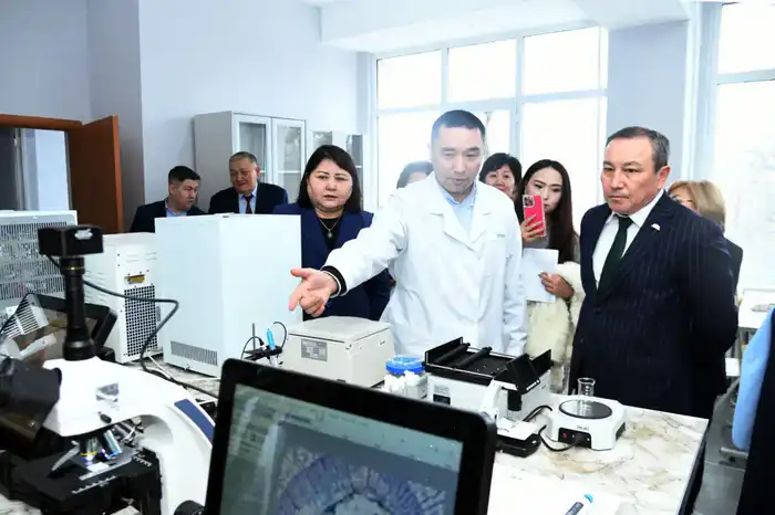 Современные лаборатории в университете Абай: новые возможности для научных исследований студентов Актобе