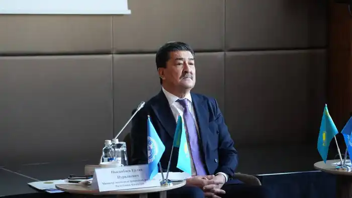 Встреча министра экологии Казахстана с слушателями Школы аналитики обсуждение экологических приоритетов Актобе