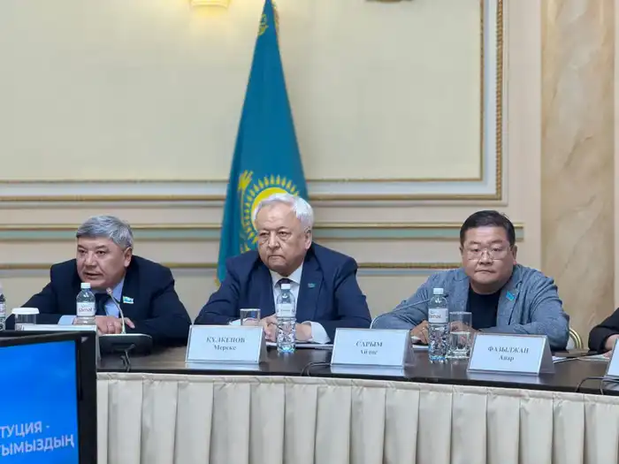 Писатели Казахстана: Конституция под пером творчества! Актобе