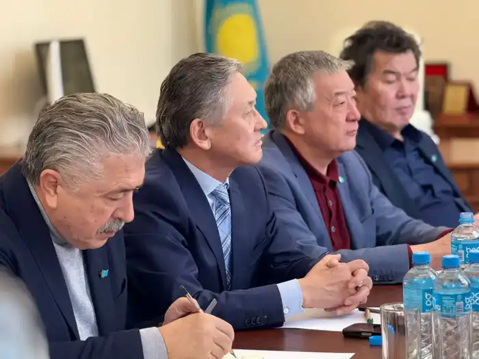 Обсуждение новой Конституции в Союзе писателей Казахстана: влияние на демократические процессы и общественное развитие Актобе